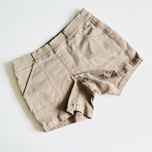 Spanx MEDIUM stretch twill shorts in khaki green